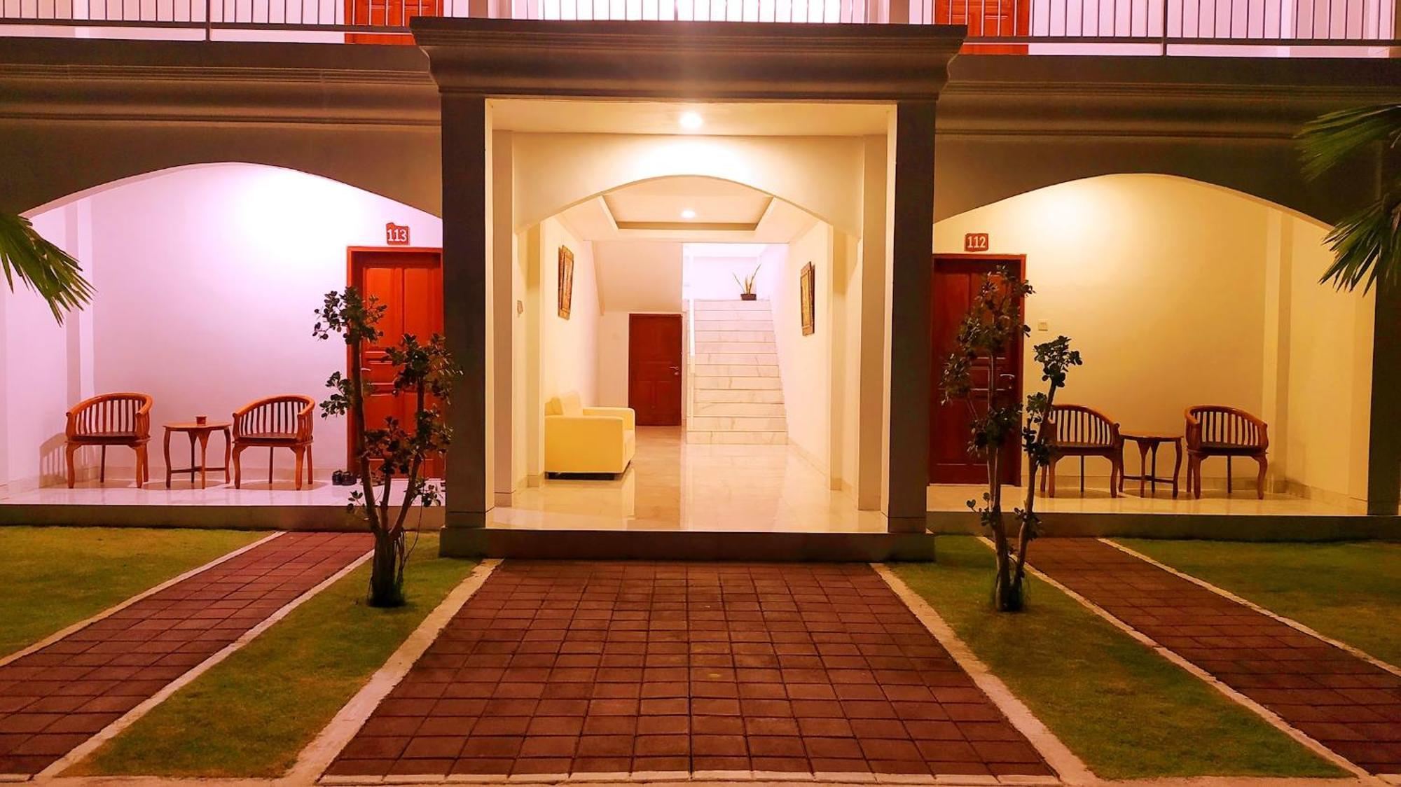 Puri Lovina Hotel Buitenkant foto