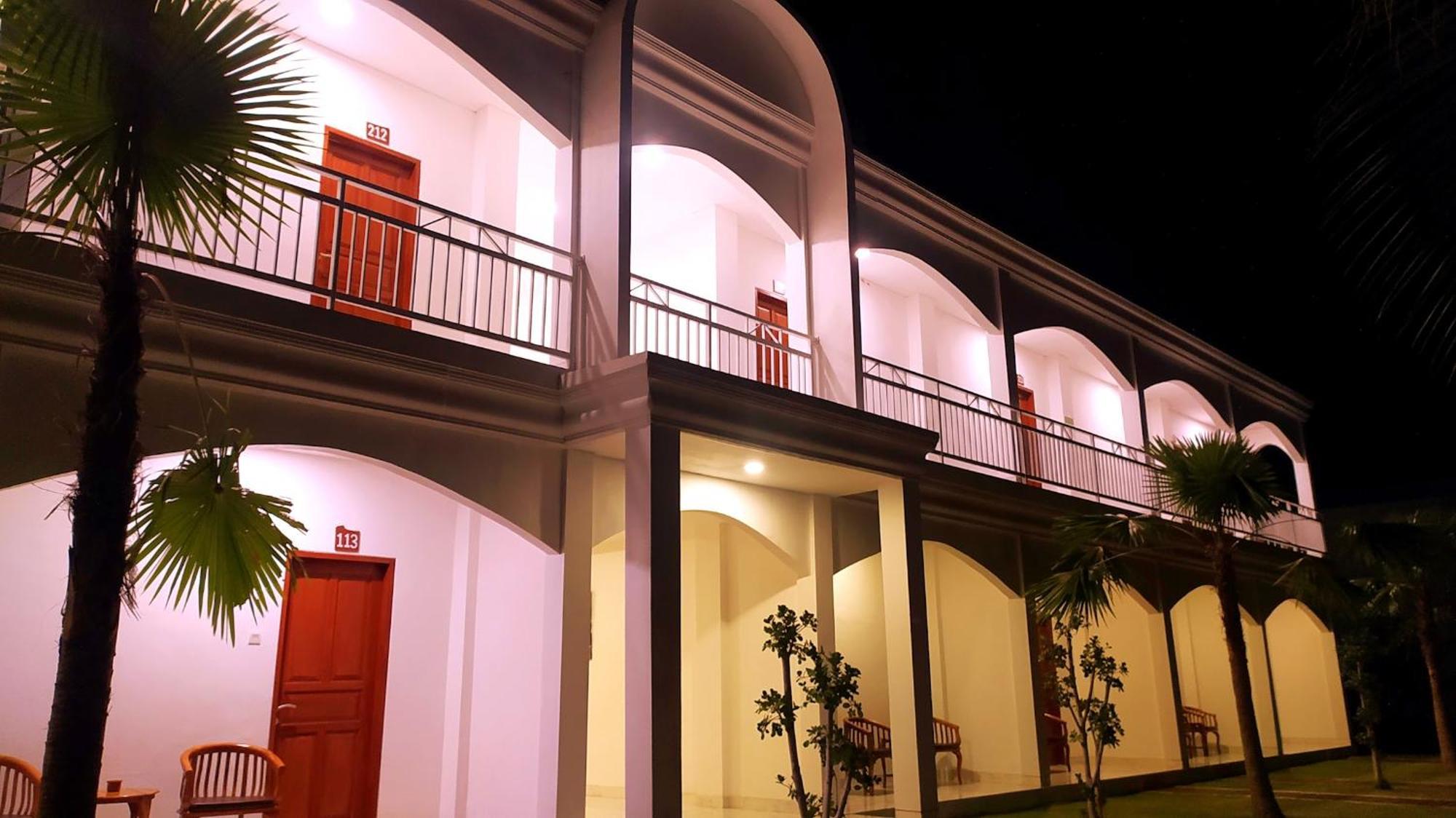 Puri Lovina Hotel Buitenkant foto